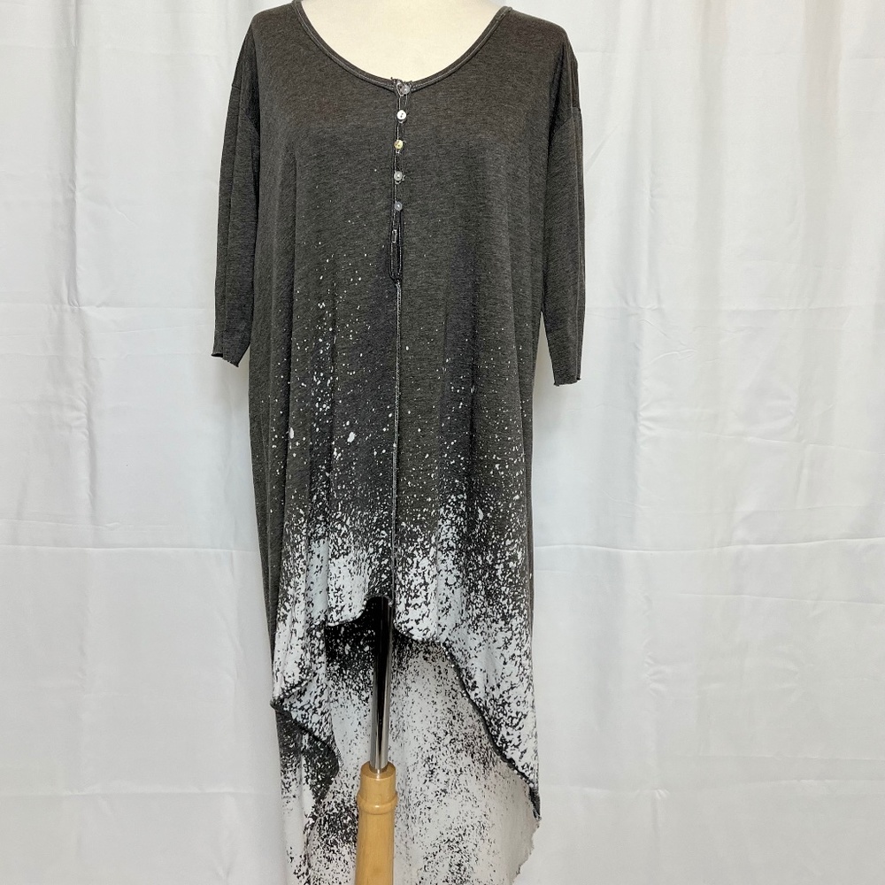 Free People Hi-Low 3/4 Sleeve Grey and White Speckled Shirt
